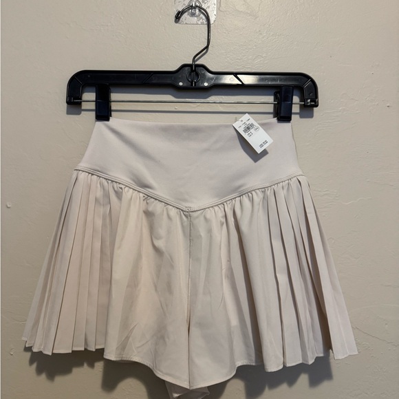 Aerie Cream Pleated Skort - Picture 2 of 5